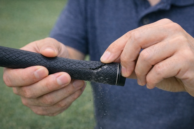 素材の寿命を左右する石油系溶剤とゴムの化学的適合性