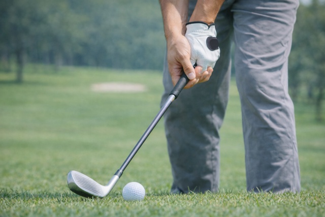 太いグリップの採用でデメリットのフックを抑える