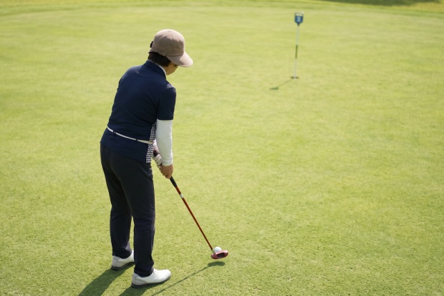 正しいスタンスとグリップで方向性を安定させる