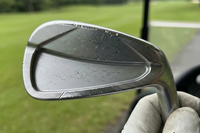 軟鉄鍛造アイアンは傷がつきやすく保護が必須