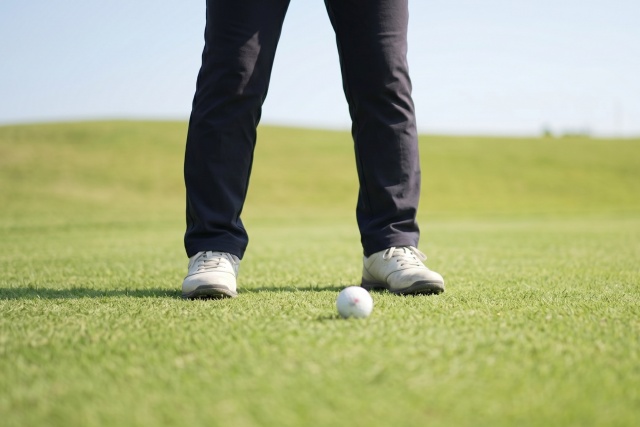 ボールの位置と足の向きを揃えるショットのコツ